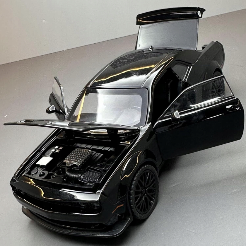 Model DODGE CHALLENGER 1:32 METALOWY | ŚWIATŁA LED, DŹWIĘK, NAPĘD, BATERIE